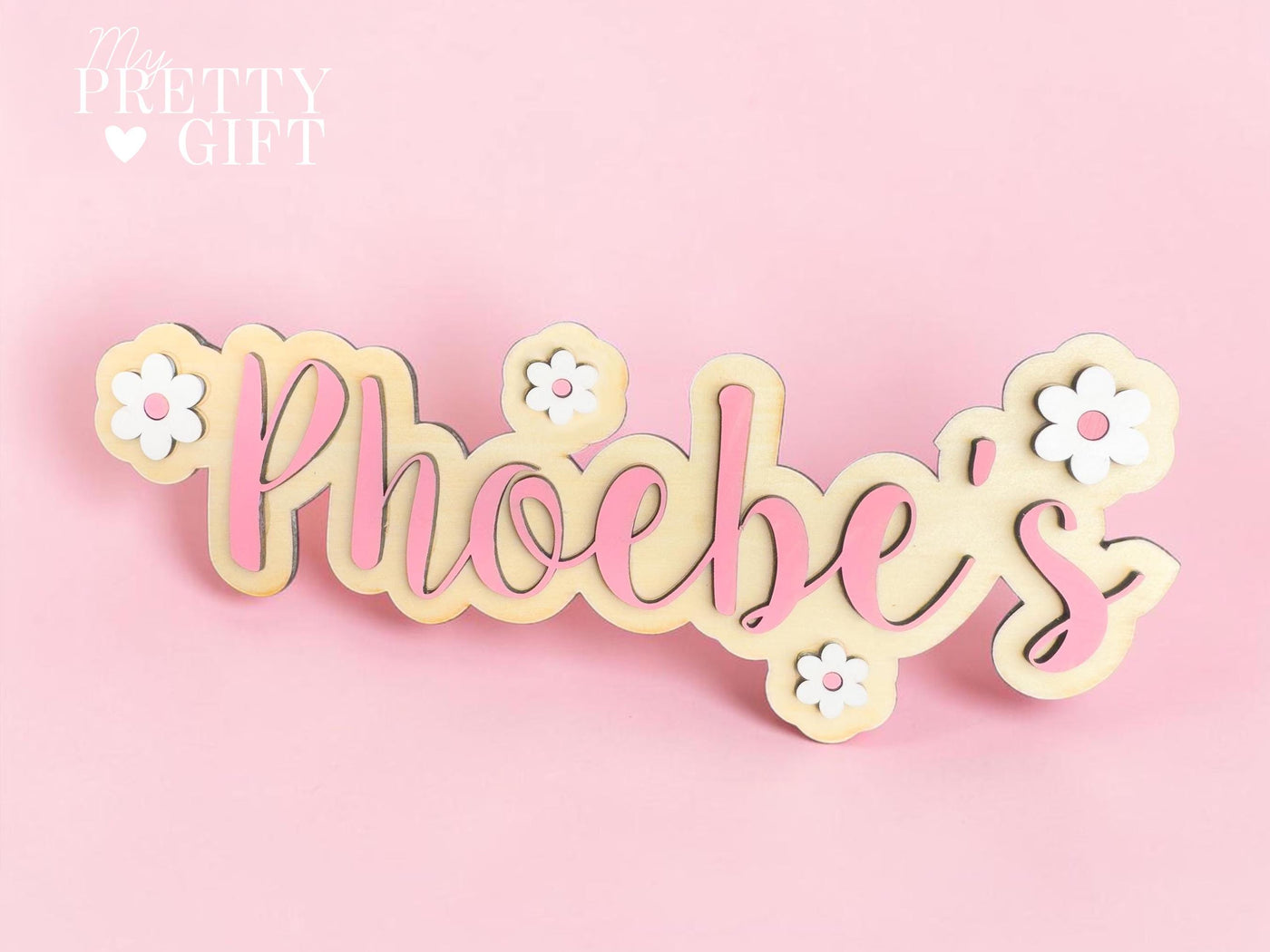 Personalised wooden name plaque for kids bedrooms or nursery rooms, featuring a lovely daisy flower theme. Customised with your child’s name, with the name  Available in different colour options and ideal as a baby shower, birthday, or nursery gift.